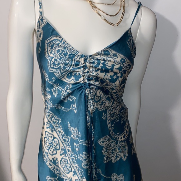 Beautiful Turquaze paisley flower satin print dress - Picture 2 of 6